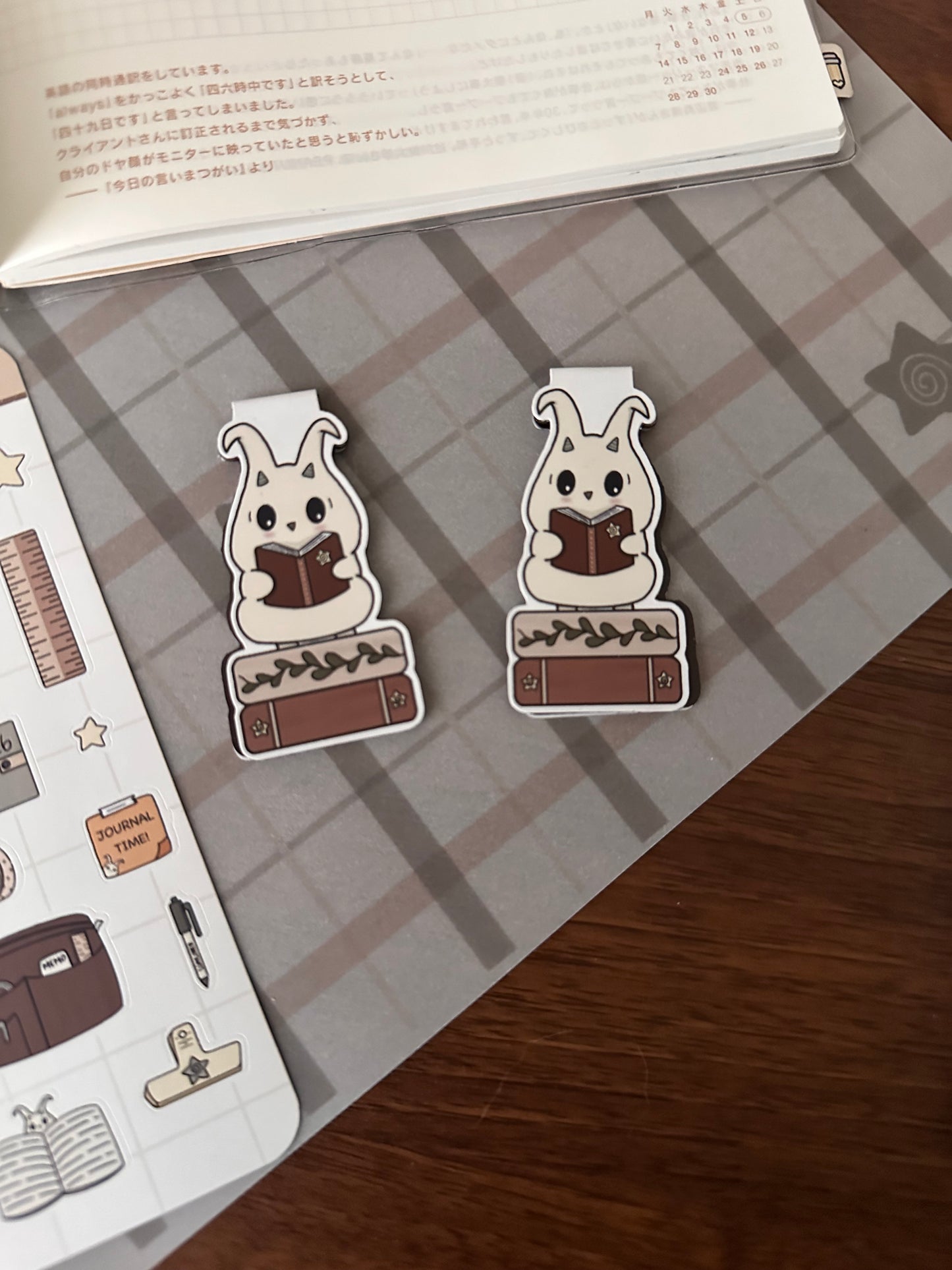 Lün magnetic bookmark laying on table